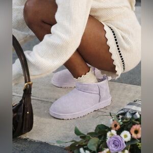 Authentic UGG Ultra Mini Boots Women’s Size 9